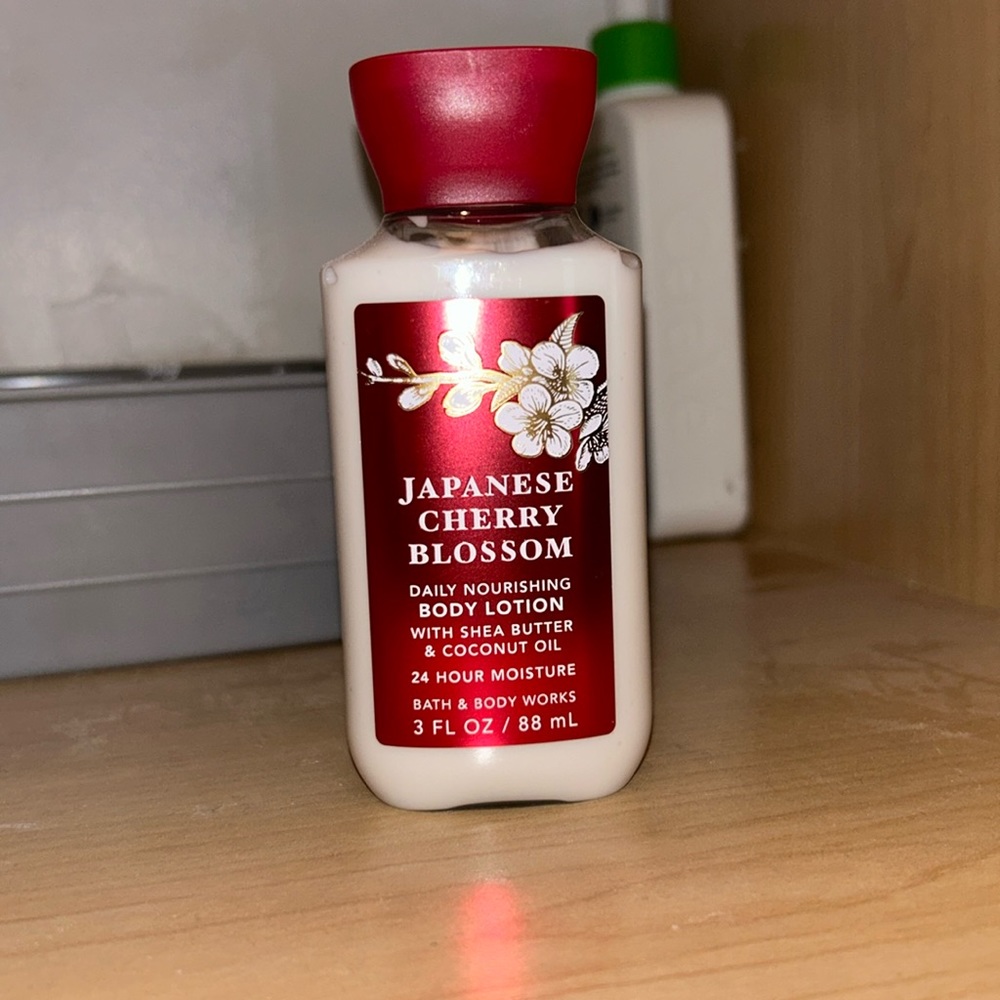 Bath & body works Japanese cherry blossom body lotion!